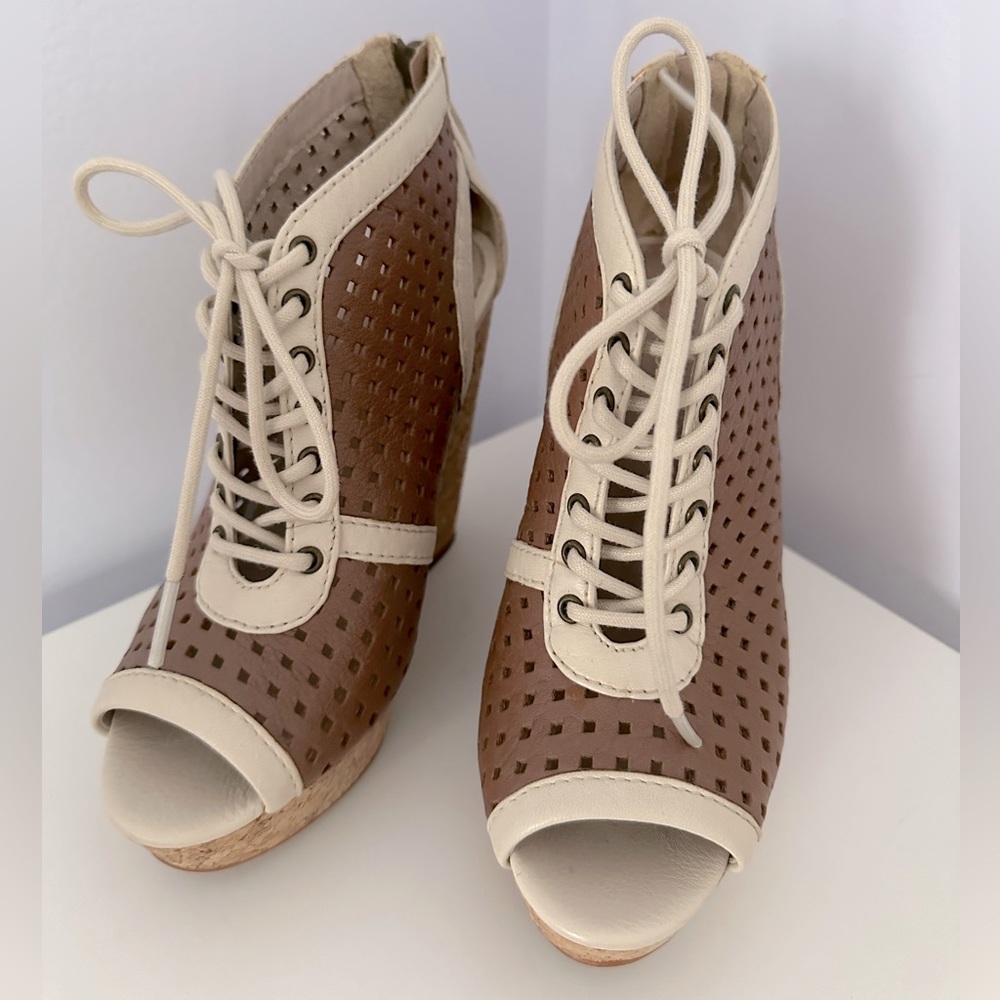 Kookaburra by Ugg platform wedges sandals